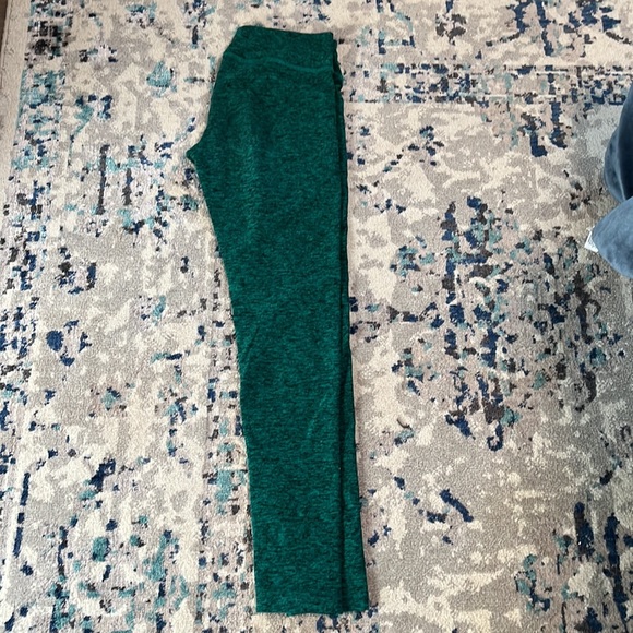 Beyond Yoga Green Space Dye Athletic Leggings - Medium - Picture 2 of 3